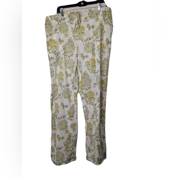 Pajama set comes with bottoms - Picture 7 of 10